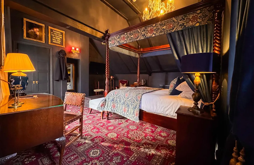 Guy Fawkes Inn-1