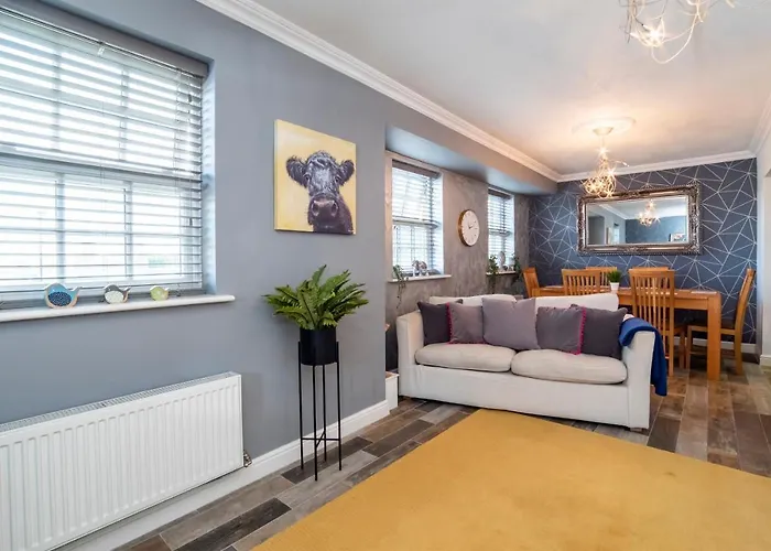 The Station Apartment- A Stunning Space, Close To The City Centre
